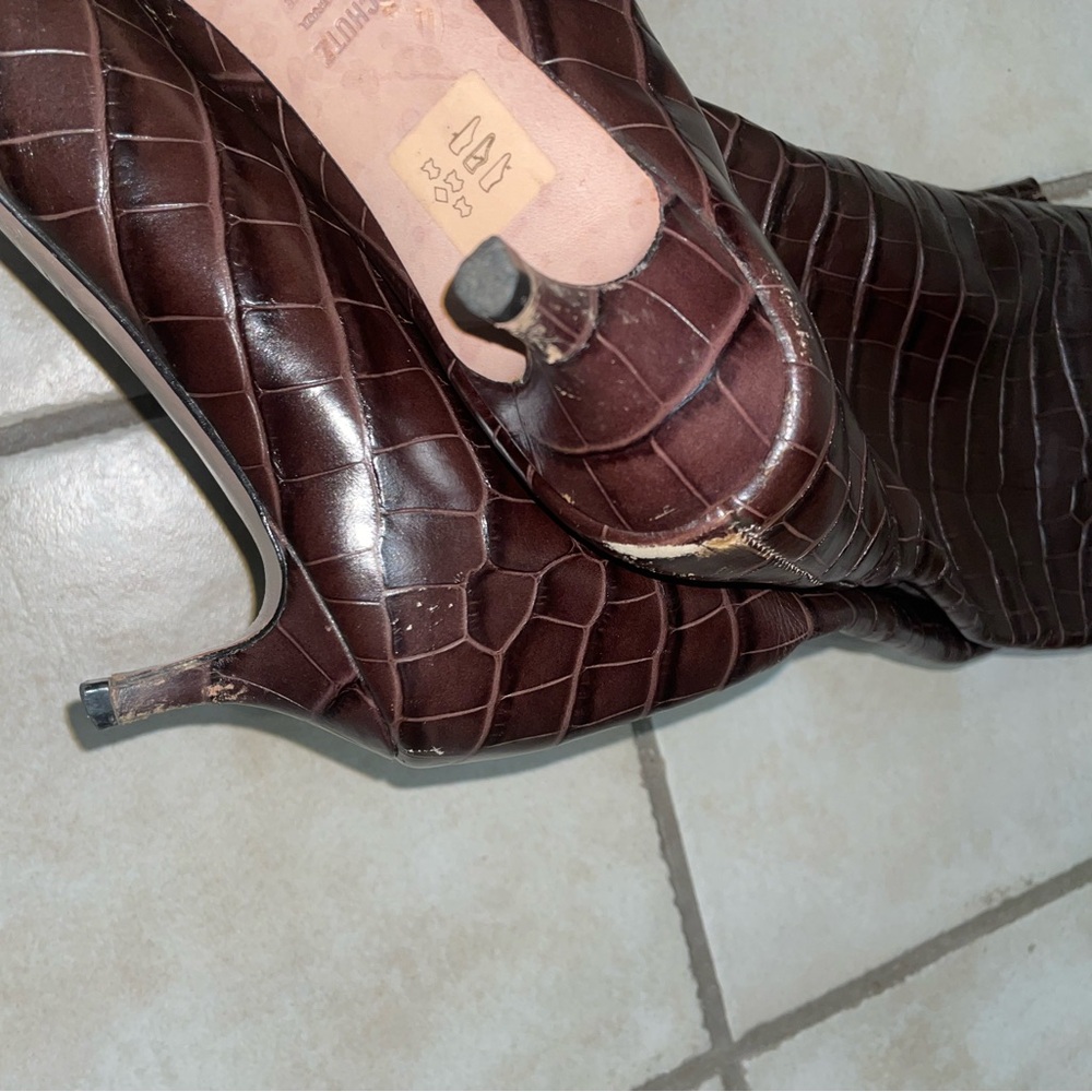 Schutz Maryana Lo Crocodile Embossed Leather brown Knee-High Boots- FLAW 9.5 - Picture 4 of 9